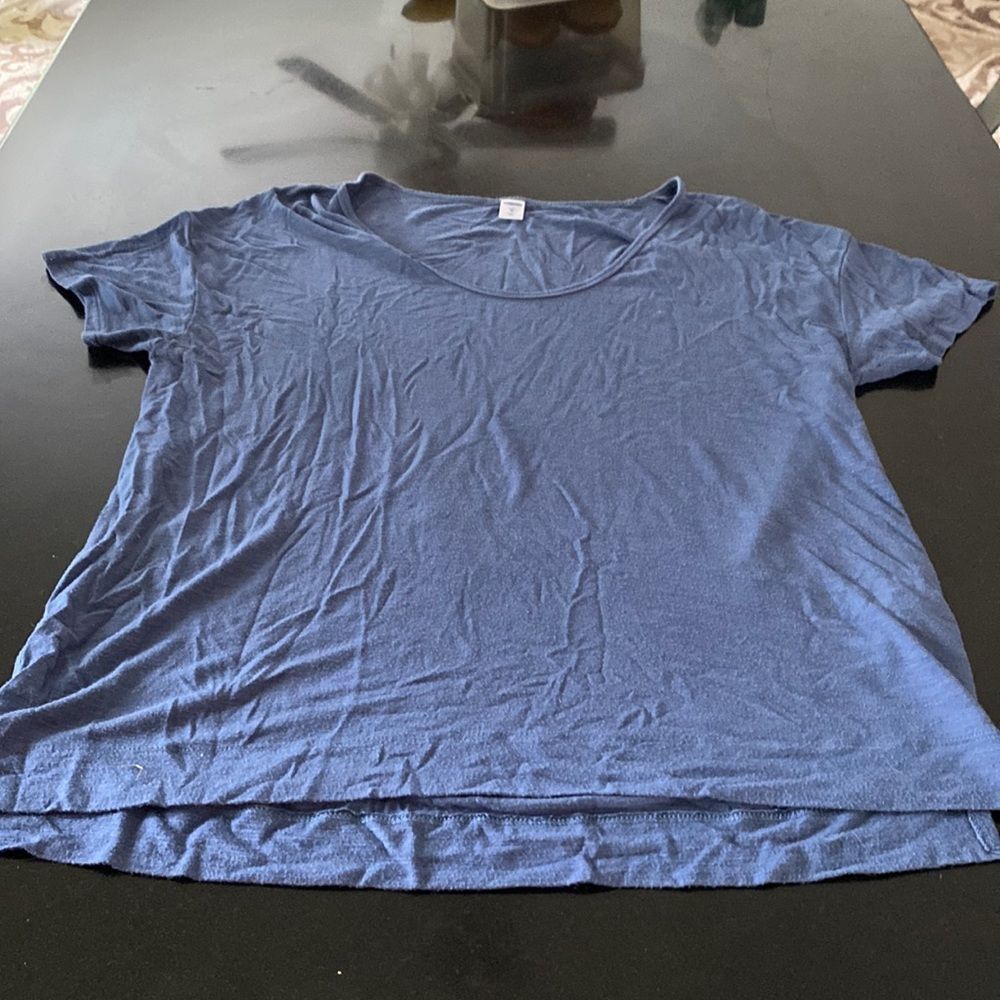 Blue luxurious, Old Navy T-shirt with caps leaves, size medium